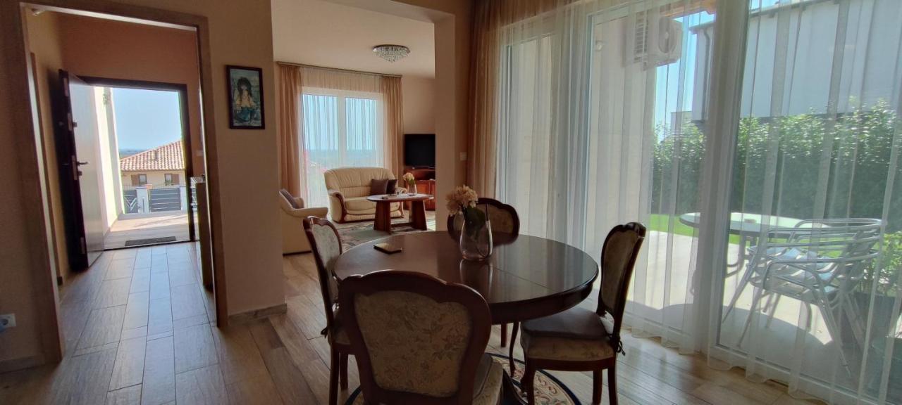Appartement White Column House à Diosd Extérieur photo