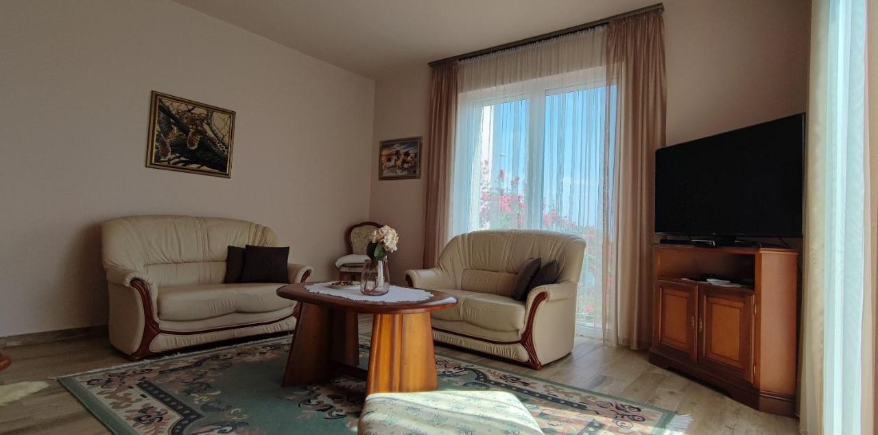 Appartement White Column House à Diosd Extérieur photo